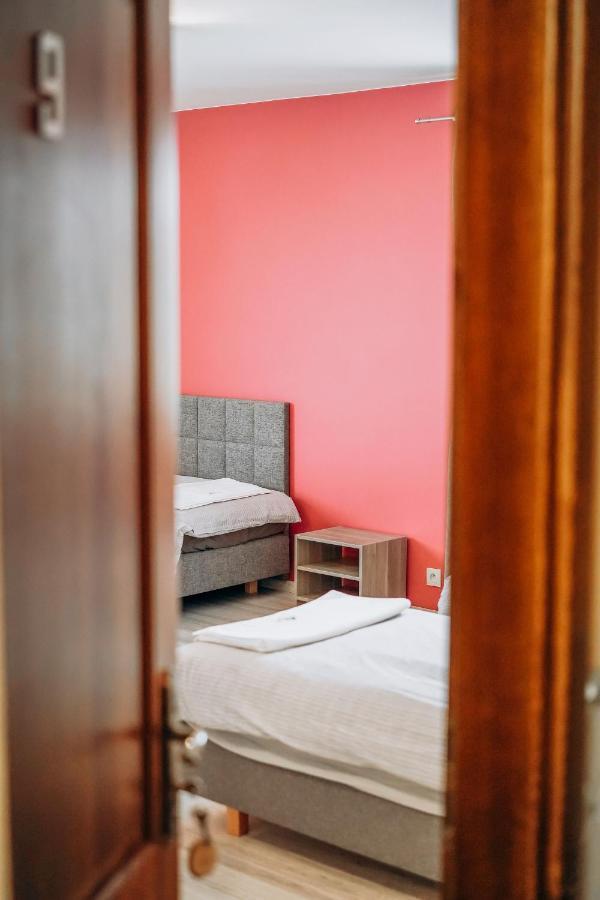 Redwood Hostel Lublin Buitenkant foto